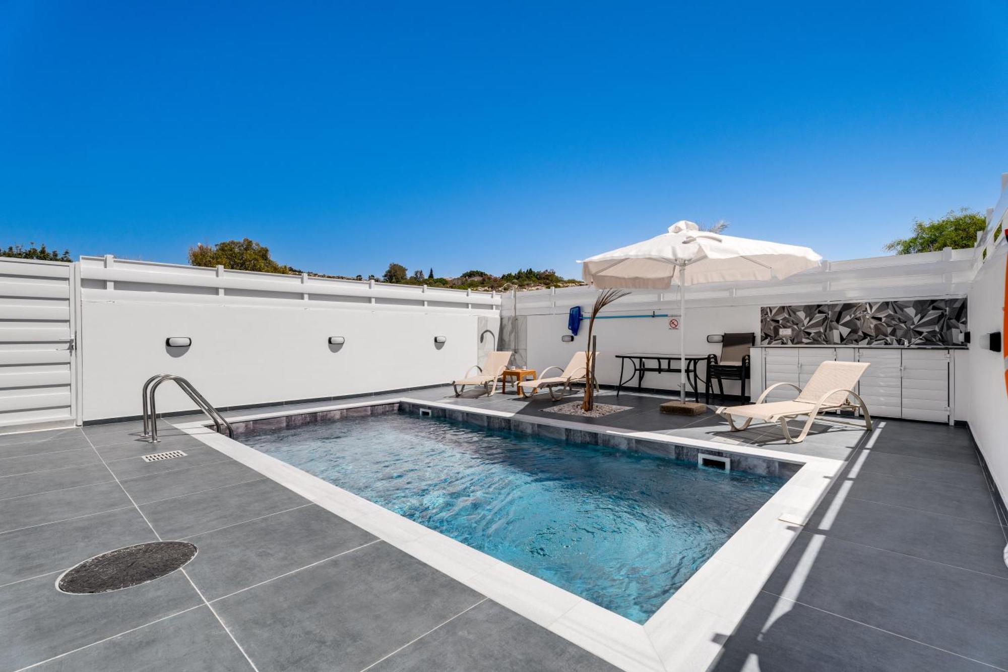 Panatheon - Luxury 1 & 2 Bdr 300 Meters From Sandy Beach! *